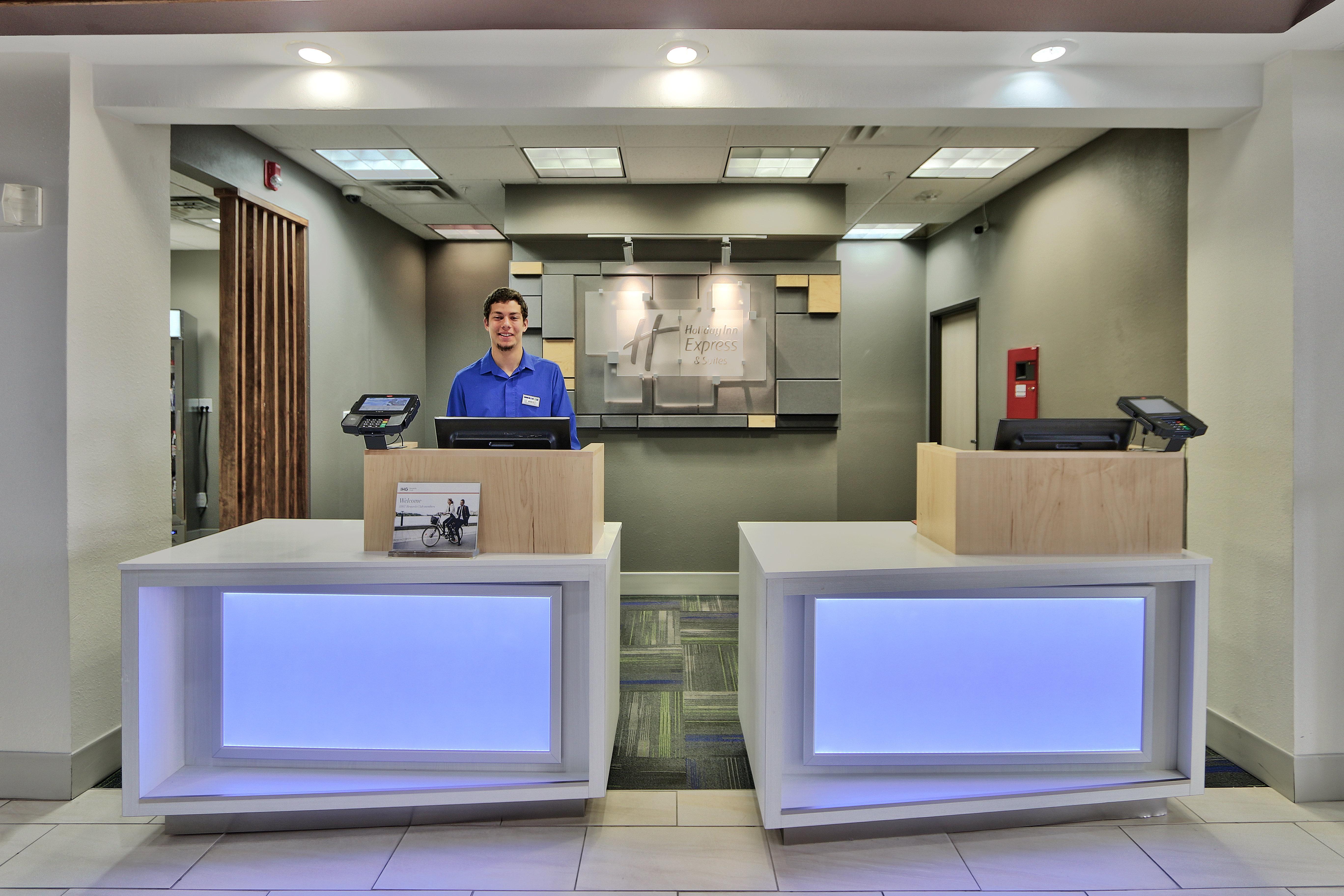 Holiday Inn Express & Suites Portales By Ihg Exterior foto